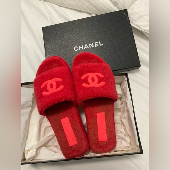 Chanel 2022 Interlocking CC Logo Slides red - Picture 9 of 15